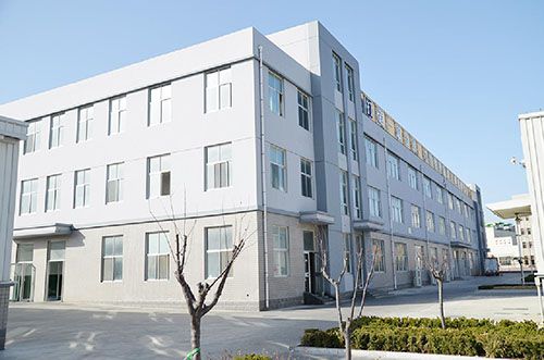 公司本著以人為本、誠信待人的理念，培養(yǎng)造就了一批專業(yè)人員
